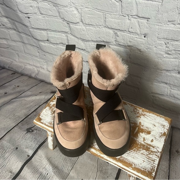 Ugg Australia Women's Classic Boom Buckle pink ank bootie size 5 - Picture 2 of 8